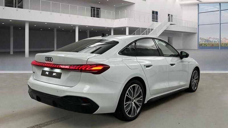 Second-hand Audi A5 S-line plus 204 CP (150 kW) 2025 Alb Berlinǎ