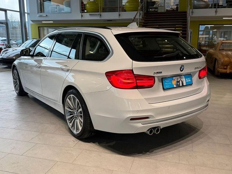 Gebraucht BMW 330 Luxury Line 258 PS (189 kW) 2018 Alpinweiss iii Kombi