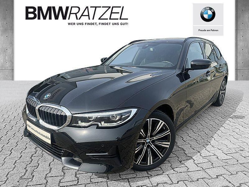 Schwarz Gebraucht 2022 BMW 320 Sport Line Kombi | 33.430 € (Etwas zu teuer) - Bild 1/4