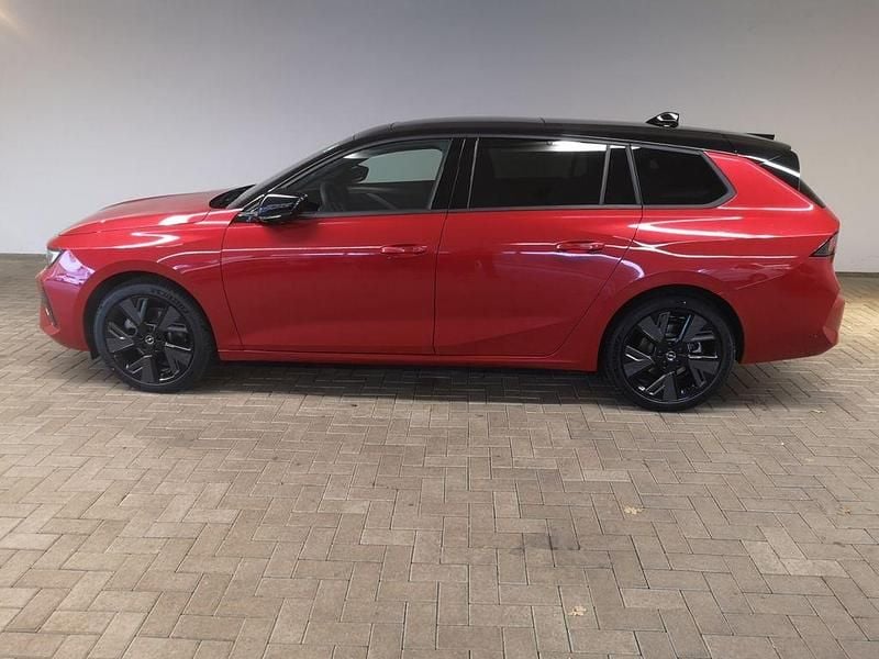 Gebraucht Opel Astra 114 kW (156 PS) 2024 Lackierung peperoncino red/typ Kombi