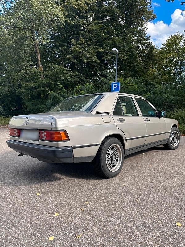 Gebraucht Mercedes 190 72 PS (52 kW) 1987 Grau Limousine