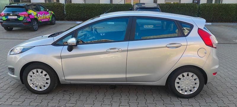 Gebraucht Ford Fiesta 95 PS (69 kW) 2013 Grau Kleinwagen