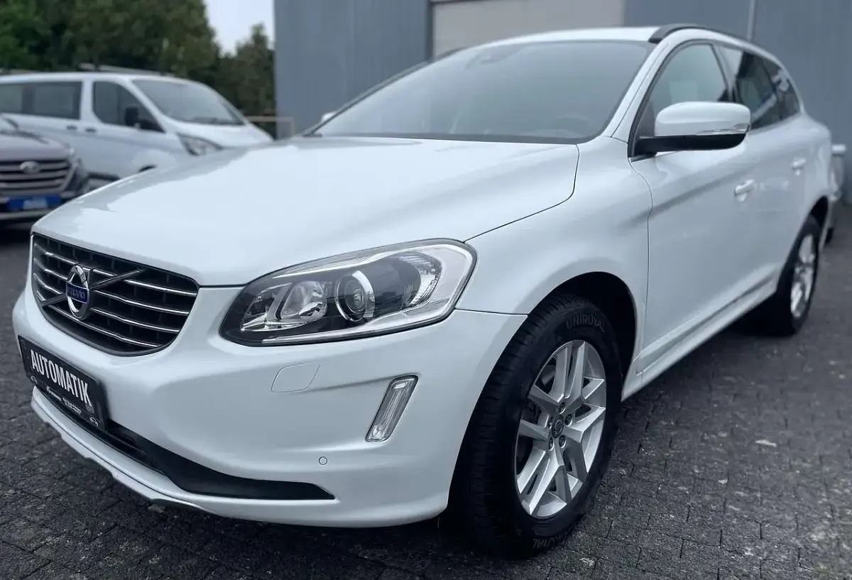 Second-hand Volvo XC60 Momentum 190 CP (139 kW) 2017 Alb SUV
