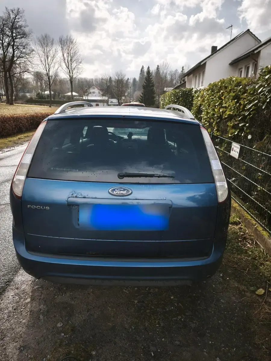Usado Ford Focus 101 CV (74 kW) 2008 Azul Familiar