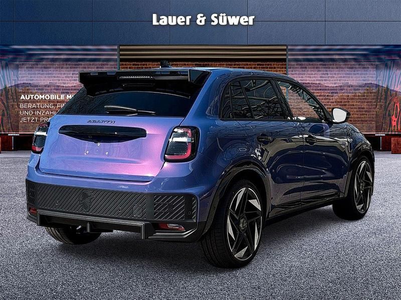 Neu Abarth 600e 206 kW (281 PS) 2025 Violett SUV