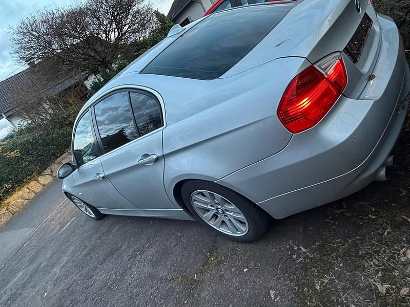 Gebraucht BMW 325 2005 Silber Limousine