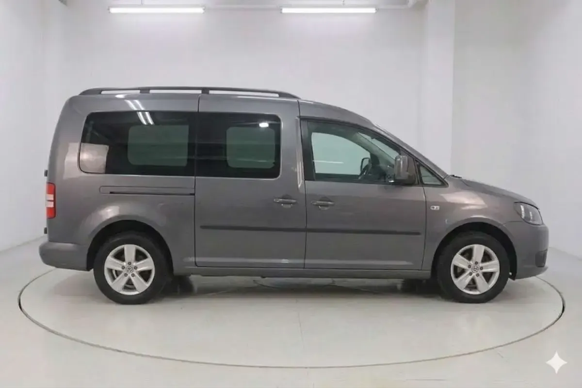 Używany VW Caddy Maxi Edition 102 KM (75 kW) 2013 Szary Minivan