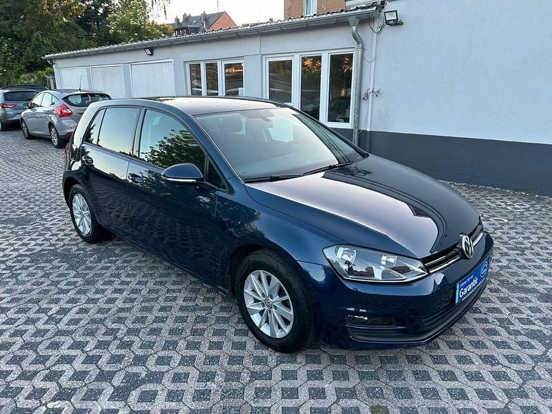 Blau Gebraucht 2016 VW Golf VII Comfortline Limousine | 12.500 € (Fairer Preis) - Bild 1/4