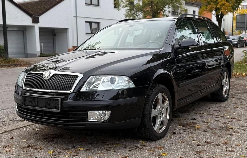 Schwarz Gebraucht 2005 Skoda Octavia Kombi | 2.990 € (Fairer Preis) - Bild 1/4