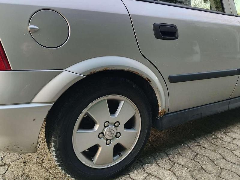 Używany Opel Astra 90 KM (66 kW) 1993 Sedan/Limuzyna