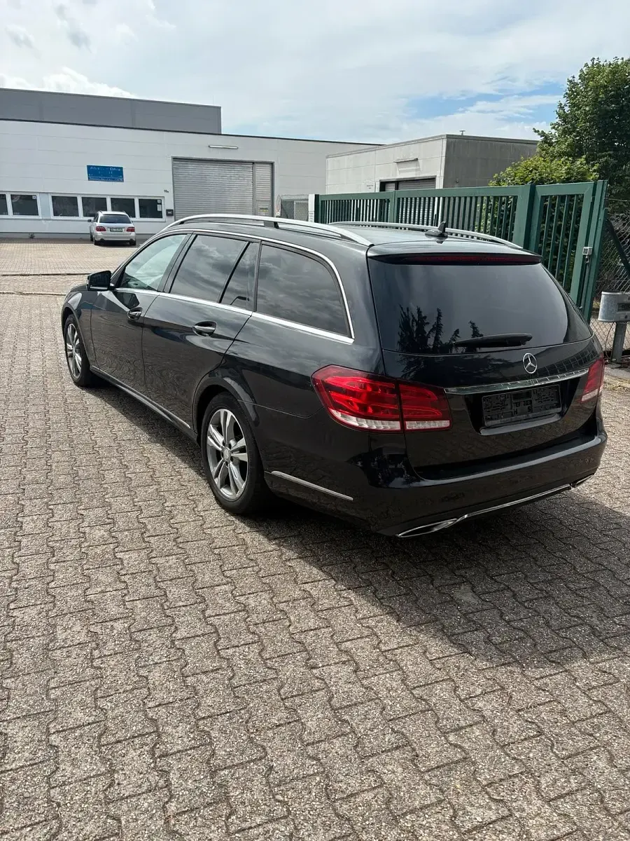 Gebraucht Mercedes E250 204 PS (150 kW) 2014 Schwarz Kombi