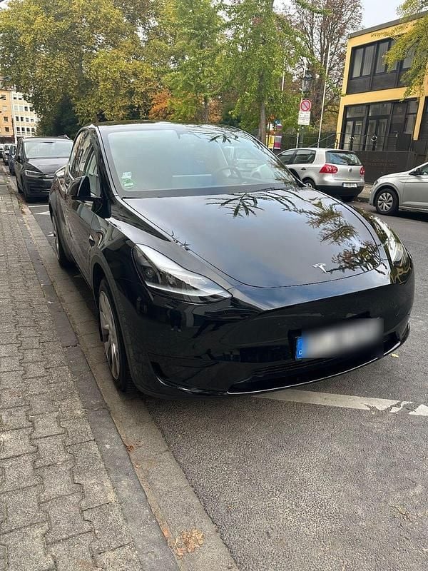 Schwarz Gebraucht 2024 Tesla Model Y Standard Range SUV | 32.000 € (Guter Preis) - Bild 1/4