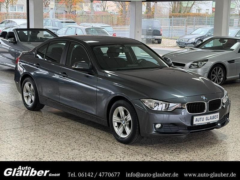 Grau Gebraucht 2013 BMW 318 Sport Line Limousine | 13.950 € (Etwas zu teuer) - Bild 1/4