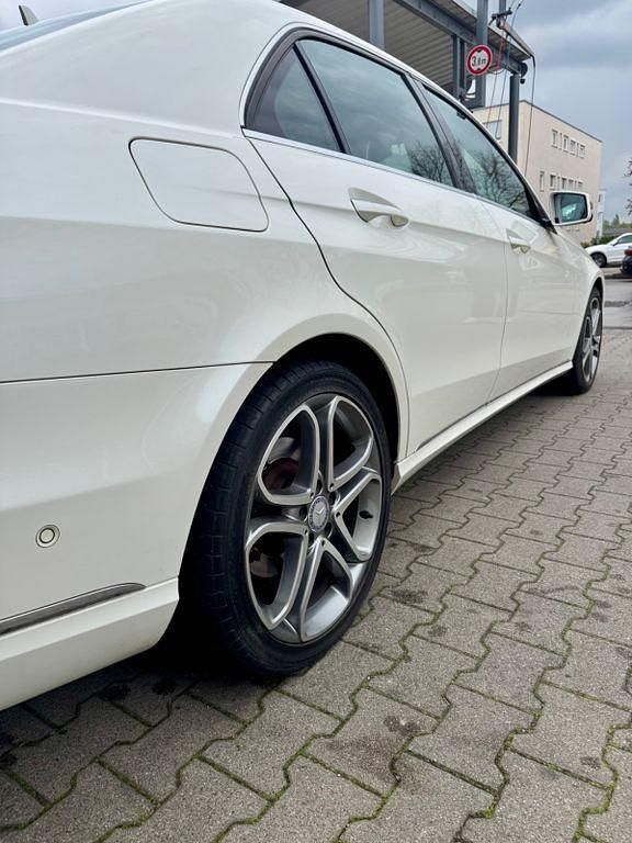 Gebraucht Mercedes E400 Avantgarde 333 PS (244 kW) 2014 Weiß Limousine