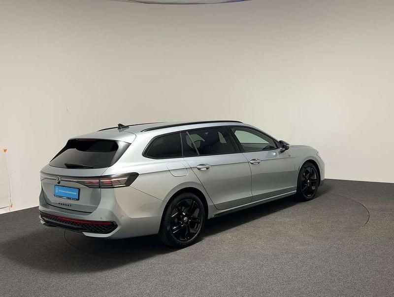 Gebraucht VW Passat R-line 150 PS (110 kW) 2025 Silber (oyster silver) Kombi