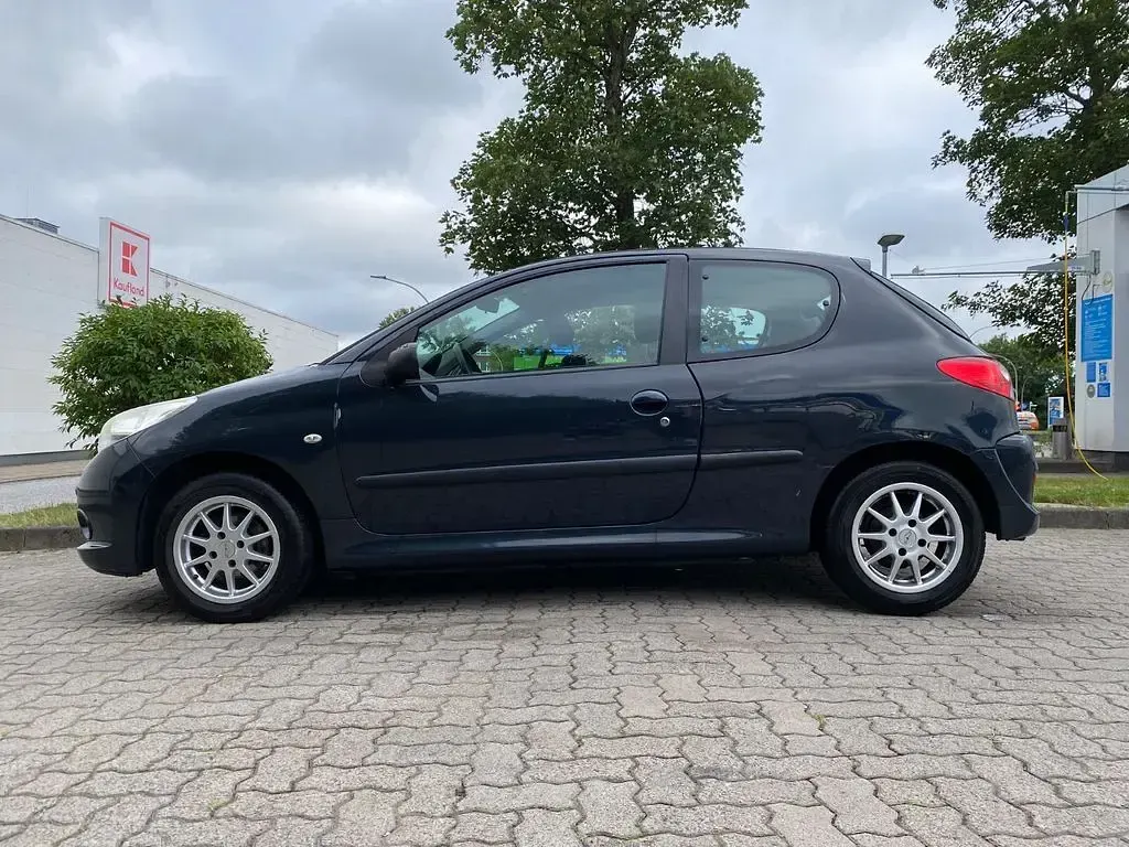 Gebraucht Peugeot 206+ 60 PS (44 kW) 2011 Grau Kleinwagen