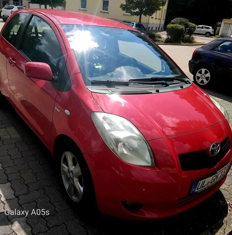 Rot Gebraucht 2006 Toyota Yaris Kleinwagen | 1.900 € (Guter Preis) - Bild 1/4