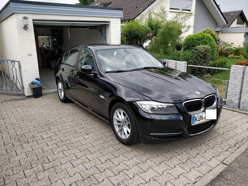 Schwarz Gebraucht 2011 BMW 316 Limousine | 5.900 € (Fairer Preis) - Bild 1/4