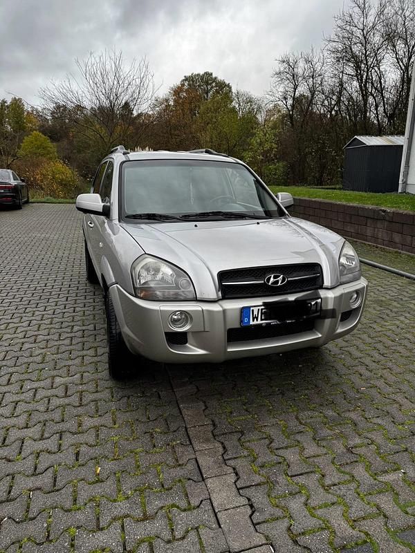 Grau Gebraucht 2006 Hyundai Tucson SUV | 2.890 € (Fairer Preis) - Bild 1/3