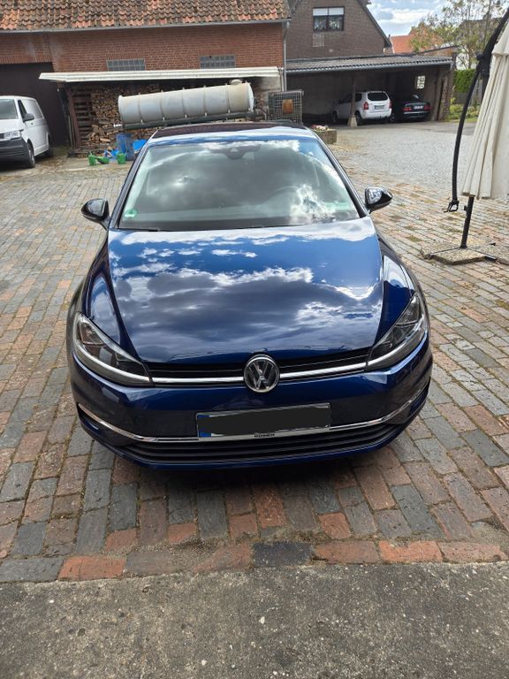 Blau Gebraucht 2019 VW Golf VII IQ Drive Limousine | 15.000 € (Fairer Preis) - Bild 1/4