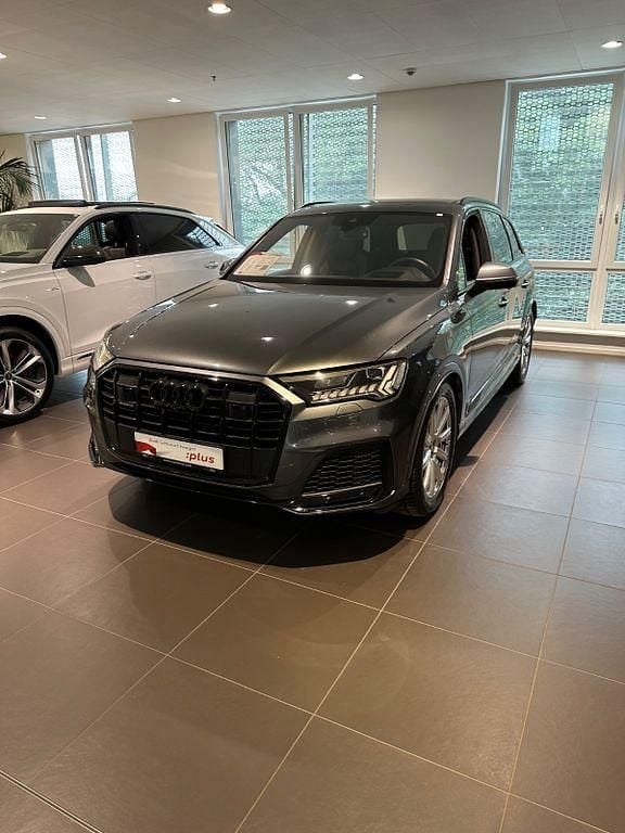 Grau Gebraucht 2021 Audi Q7 S-Line SUV | 58.500 € (Teuer) - Bild 1/4