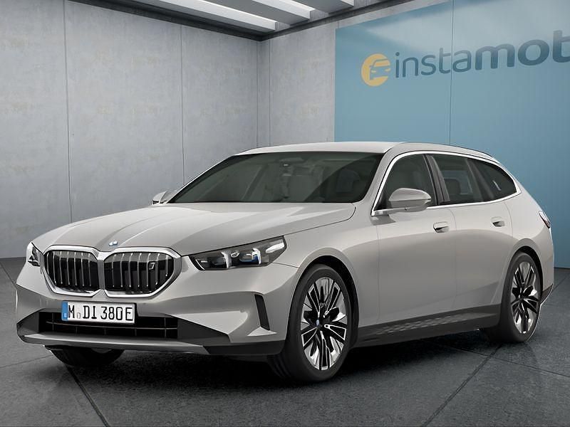 Grau Gebraucht 2025 BMW i5 Limousine | 72.149 € (Etwas zu teuer) - Bild 1/4