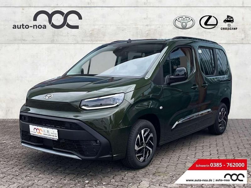 Backpacker chaki Gebraucht 2024 Toyota Proace Verso City Kombi | 35.990 € (Teuer) - Bild 1/4