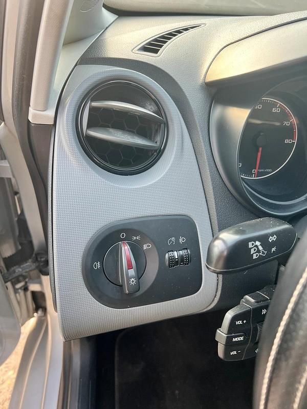 Gebraucht Seat Ibiza 75 PS (55 kW) 2012 Silber Kleinwagen