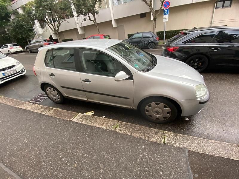 Silber Gebraucht 2004 VW Golf V Limousine | 1.800 € (Etwas zu teuer) - Bild 1/4