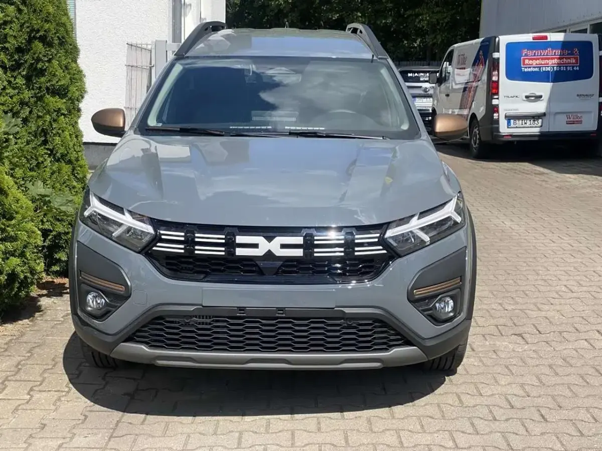 Gebraucht Dacia Jogger Extreme 91 PS (66 kW) 2025 Schiefergrau metallic Van / Kleinbus