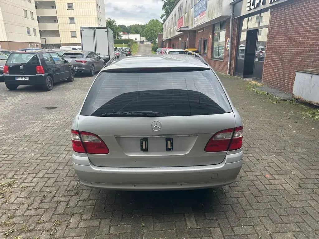 Gebraucht Mercedes E220 Classic 170 PS (125 kW) 2008 Silber Limousine