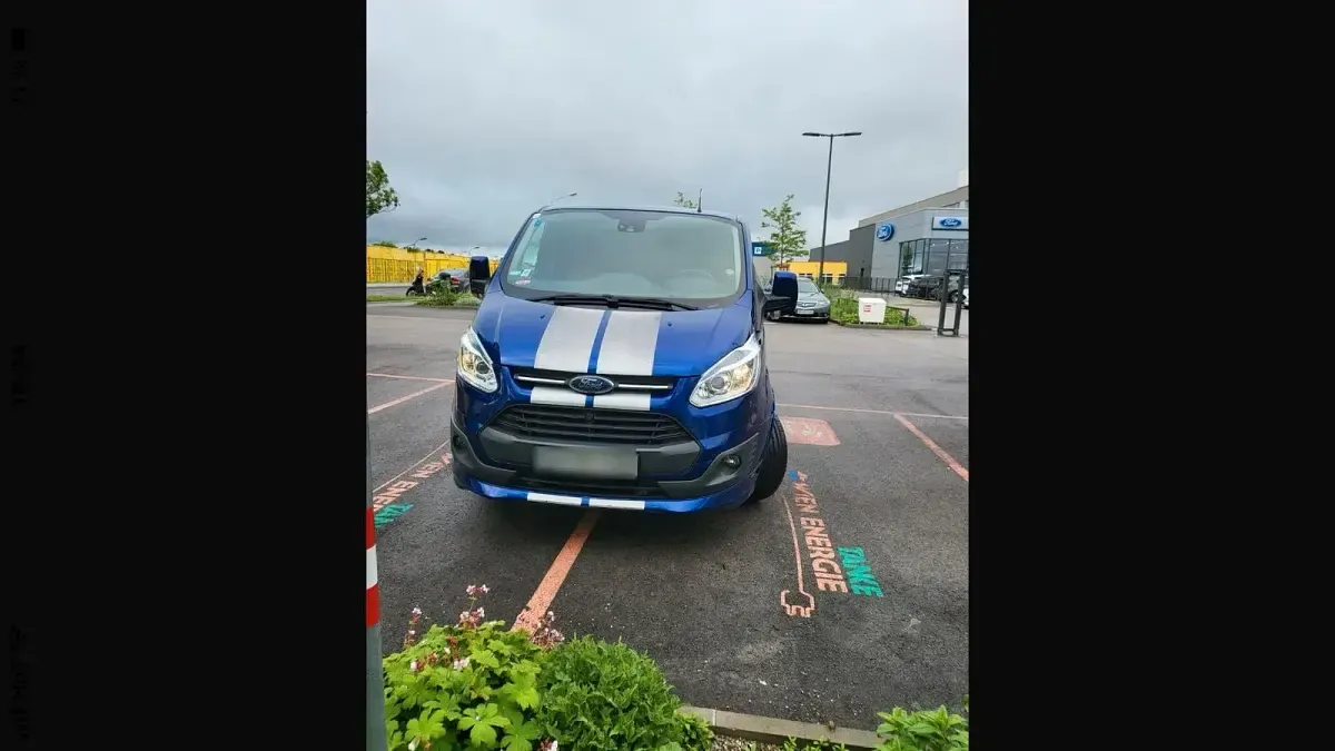Gebraucht Ford Transit 150 PS (110 kW) 2014 Blau Van / Kleinbus