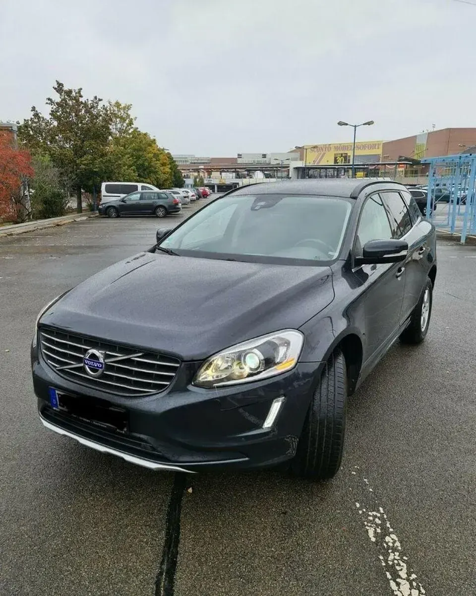 Gebraucht Volvo XC60 Momentum 136 PS (100 kW) 2015 Grau SUV