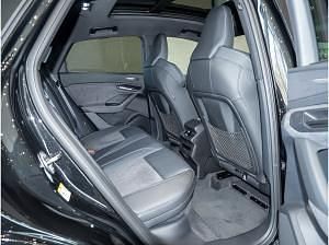 Neu Audi Q6 Sportback e-tron Performance 225 kW (306 PS) 2026 Schwarz (schwarz / mythosschwarz) SUV