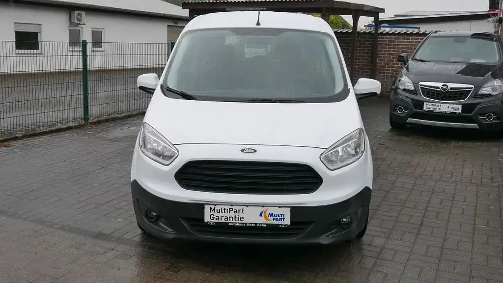 Gebraucht Ford Tourneo Courier 101 PS (74 kW) 2018 Weiß Van / Kleinbus