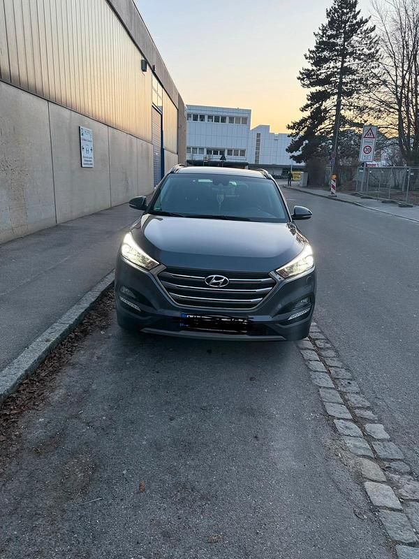 Gebraucht Hyundai Tucson 184 PS (135 kW) 2016 Silber SUV
