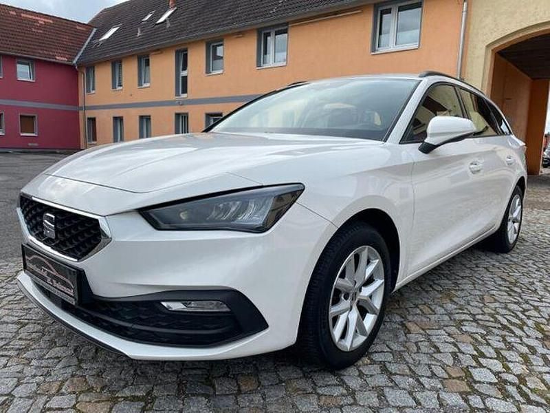 Weiß Gebraucht 2021 Seat Leon Style Limousine | 19.550 € (Fairer Preis) - Bild 1/4