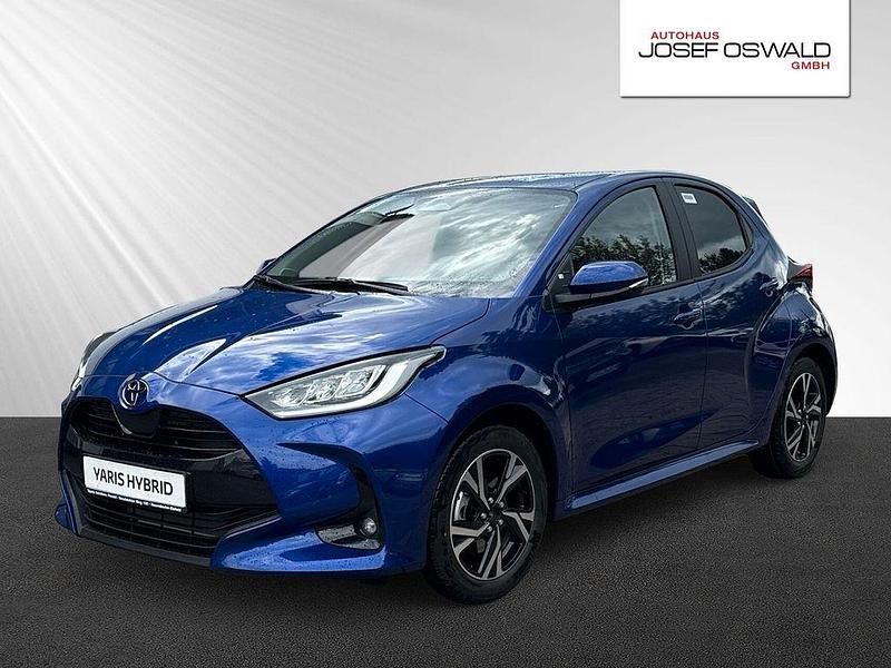 Blau Neu 2025 Toyota Yaris Hybrid Limousine | 26.455 € (Fairer Preis) - Bild 1/3