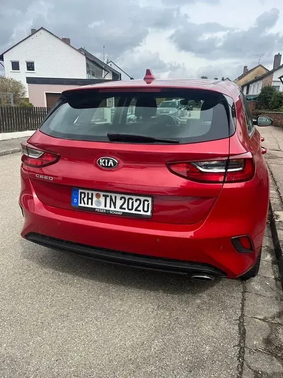 Gebraucht Kia Ceed Attract 99 PS (72 kW) 2018 Rot Kleinwagen