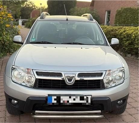 Silber Gebraucht 2013 Dacia Duster Prestige SUV | 5.990 € (Guter Preis) - Bild 1/4