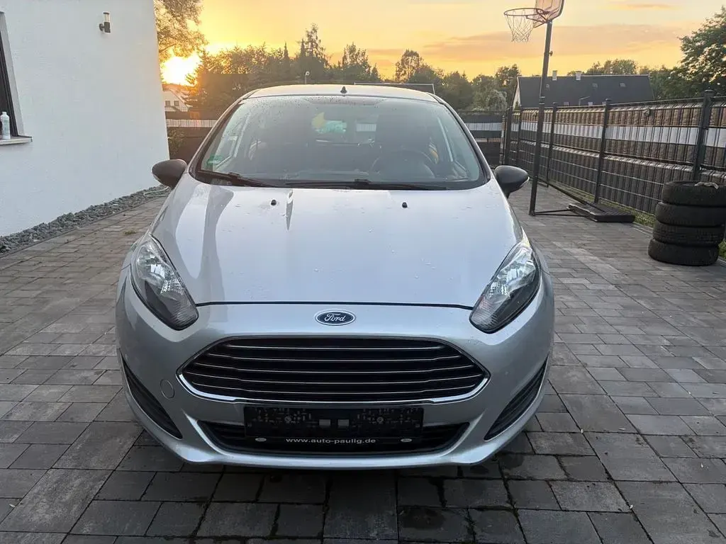 Gebraucht Ford Fiesta 60 PS (44 kW) 2015 Silber Kleinwagen