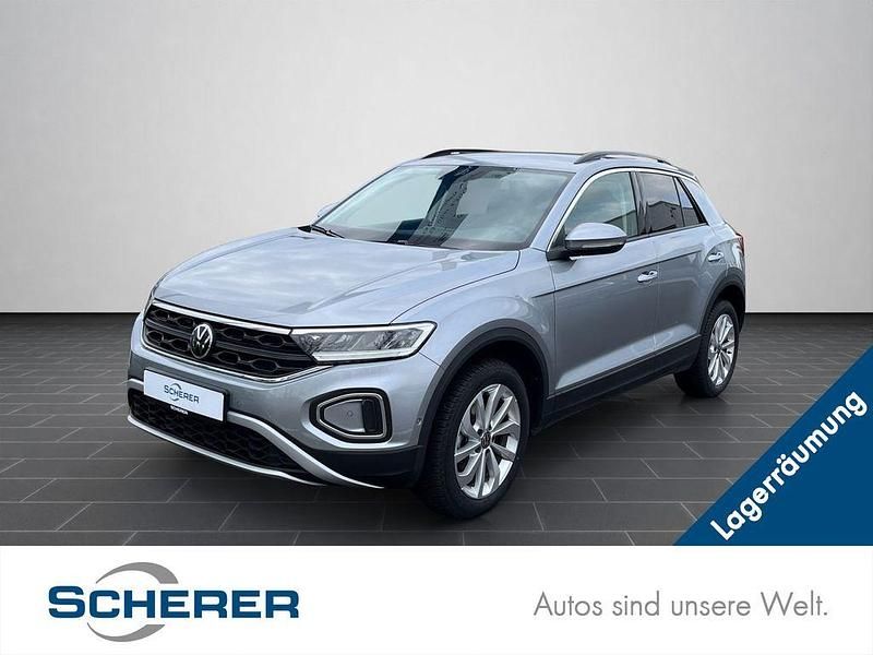 Pyritsilber metallic (metallic) Gebraucht 2024 VW T-Roc Life SUV | 28.990 € (Guter Preis) - Bild 1/4