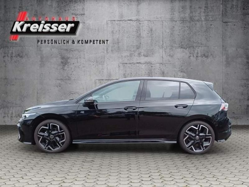 Gebraucht VW Golf VIII R-line 150 PS (110 kW) 2025 Schwarz (grenadillschwarz metallic) Limousine