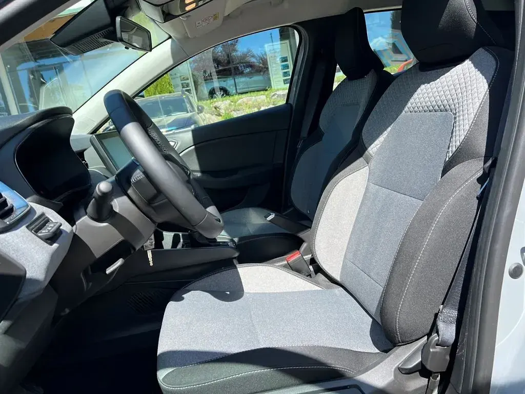 Second-hand Renault Clio V Evolution 91 CP (66 kW) 2025 Gri Hatchback