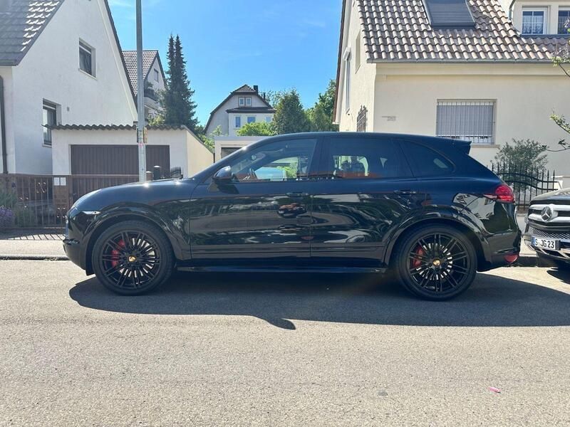 Schwarz Gebraucht 2012 Porsche Cayenne Turbo SUV | 28.900 € (Etwas zu teuer) - Bild 1/4