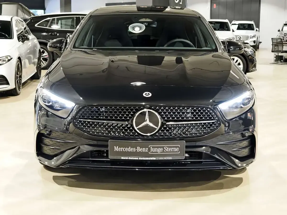 Neu Mercedes A180 AMG 136 PS (100 kW) 2025 Schwarz Limousine