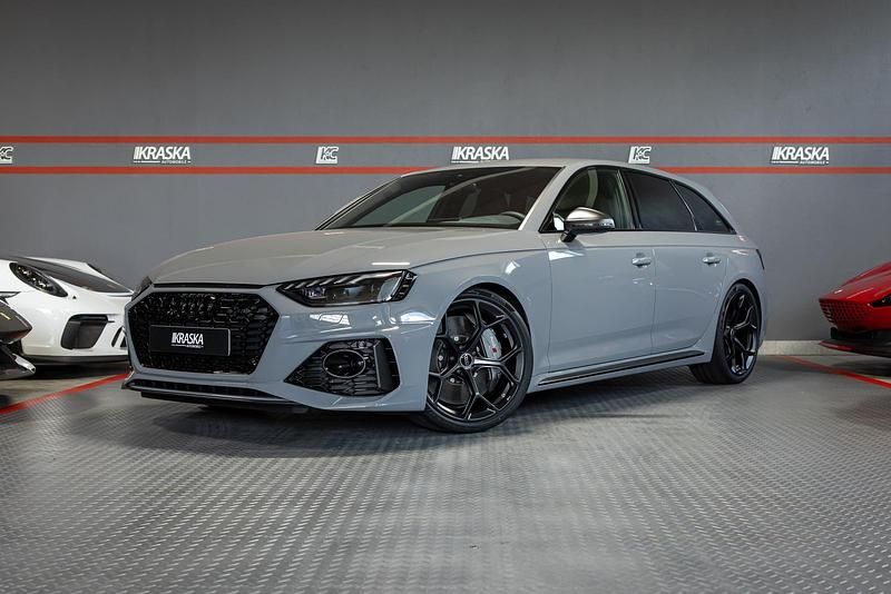 Neu Audi RS4 Performance 530 PS (389 kW) 2025 Nardograu Kombi
