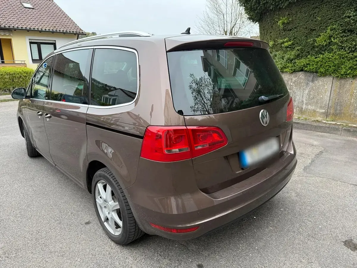 Gebraucht VW Sharan 140 PS (102 kW) 2012 Braun Van / Kleinbus