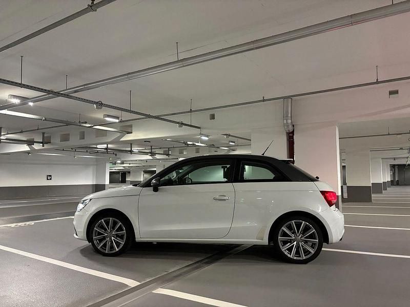 Gebraucht Audi A1 Design 90 PS (66 kW) 2012 Weiß Kleinwagen