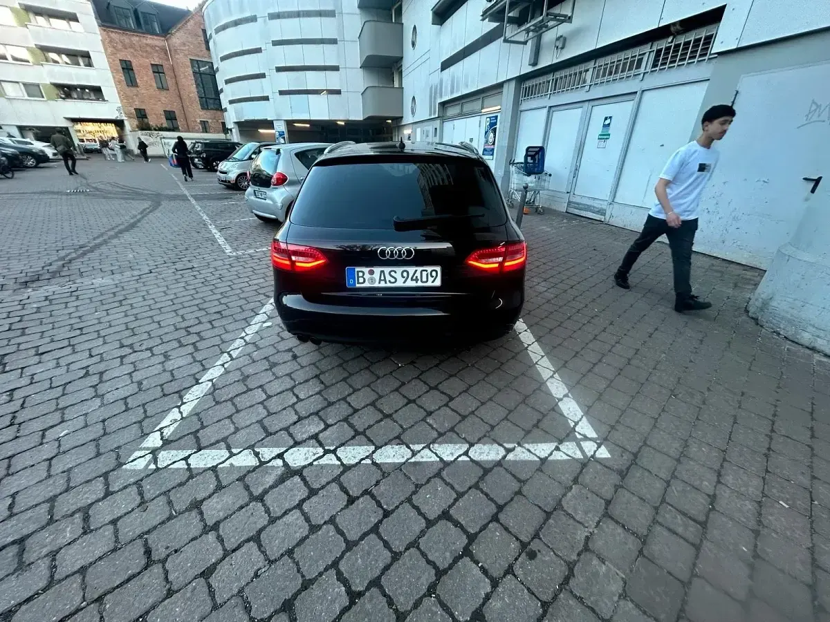 Gebraucht Audi A4 150 PS (110 kW) 2014 Schwarz Kombi